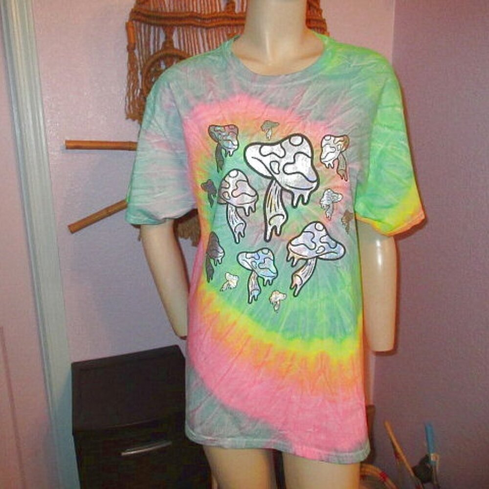 Spencer's Magic Mushrooms T-Shirt Size L Crinkle Cotton Iridescent Groovy Trip